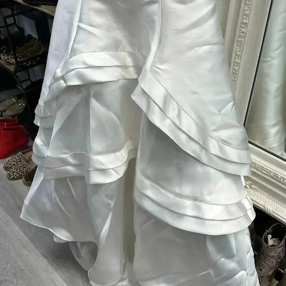 Wedding Gown Size 6 New with tags - Picture 4 of 11